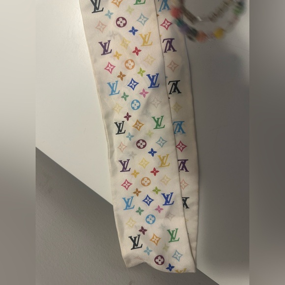 LOUIS VUITTON MONOGRAMMED SILK BANDEAU SCARF - Picture 3 of 7